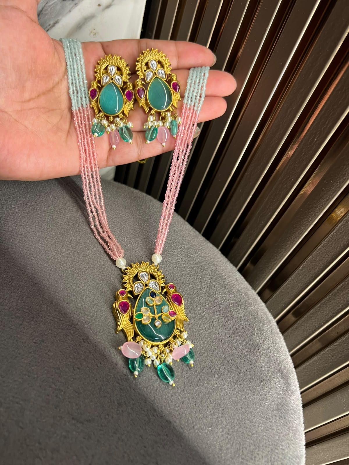 Monalisa and semi precious stone beads work pendant set detail